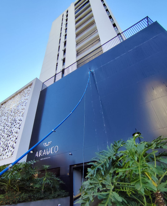 Fachada de alumínio com cor reativada